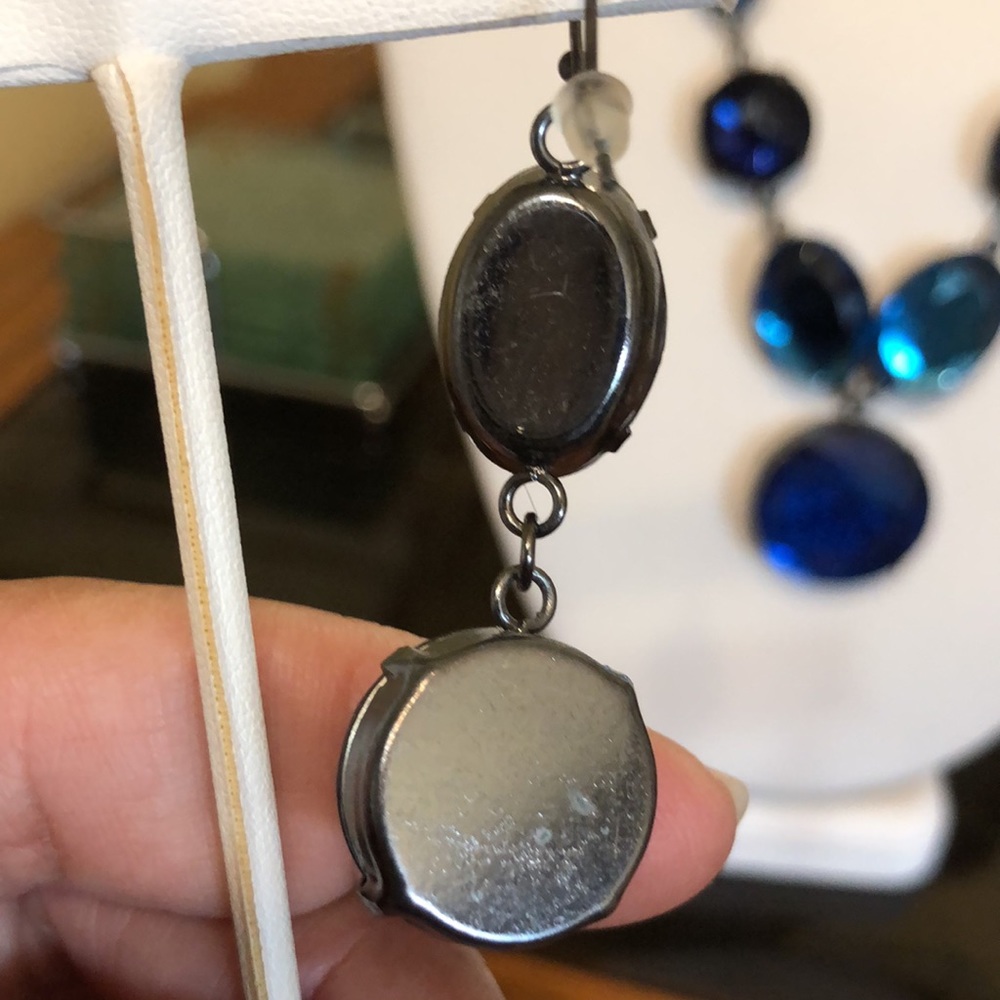 💍HOST PICK!💍 Black and Blue Necklace And Earrings Set - Picture 5 of 9